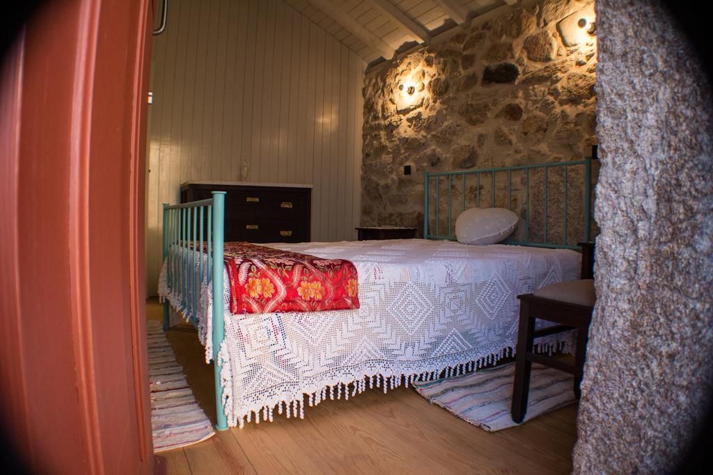 Casas Dos Avos Guest House Вале де Камбра Стая снимка