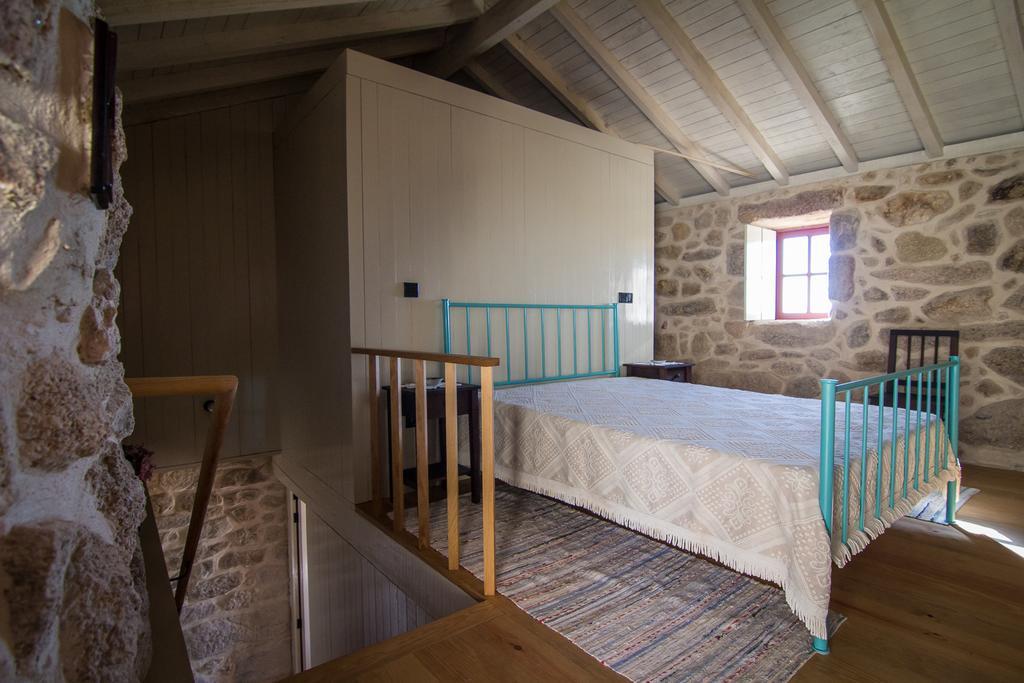 Casas Dos Avos Guest House Вале де Камбра Стая снимка