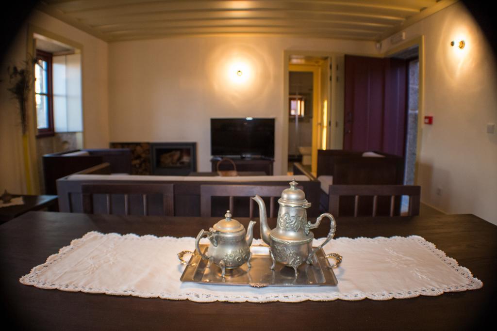 Casas Dos Avos Guest House Вале де Камбра Стая снимка