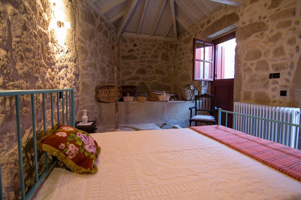 Casas Dos Avos Guest House Вале де Камбра Стая снимка