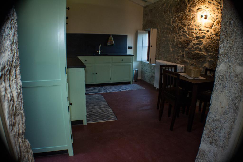 Casas Dos Avos Guest House Вале де Камбра Стая снимка