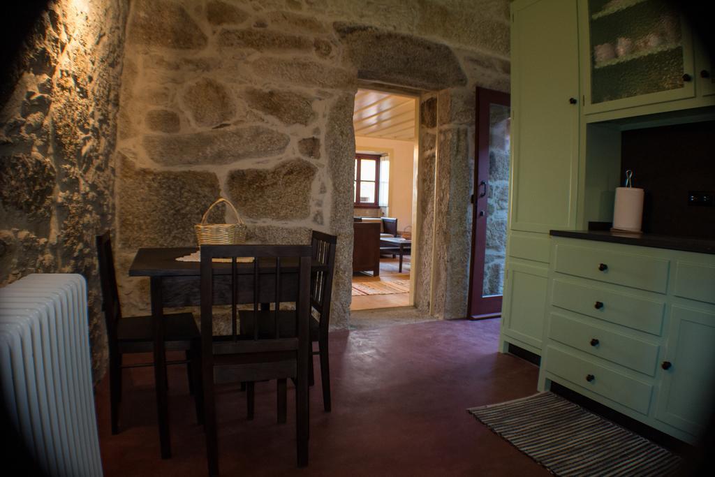 Casas Dos Avos Guest House Вале де Камбра Стая снимка