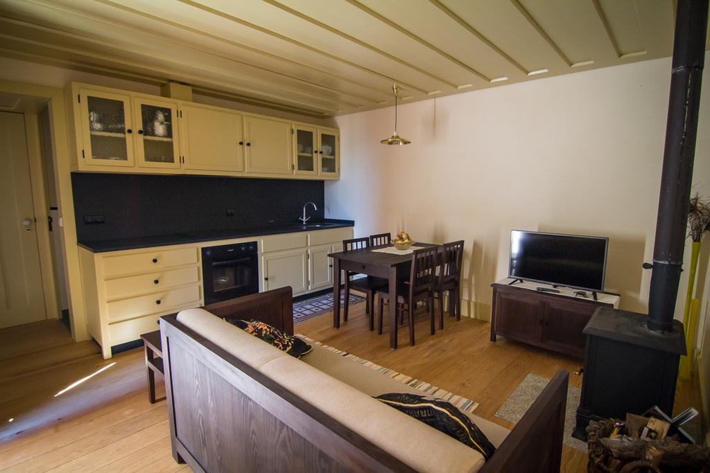 Casas Dos Avos Guest House Вале де Камбра Стая снимка