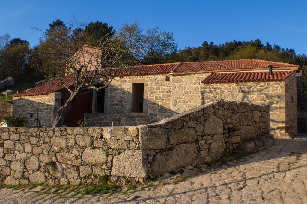 Casas Dos Avos Guest House Вале де Камбра Стая снимка