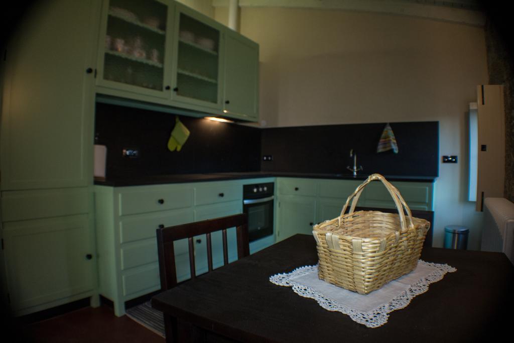 Casas Dos Avos Guest House Вале де Камбра Стая снимка