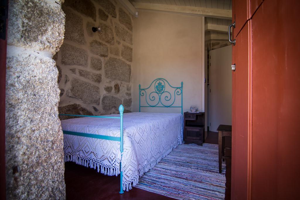 Casas Dos Avos Guest House Вале де Камбра Стая снимка
