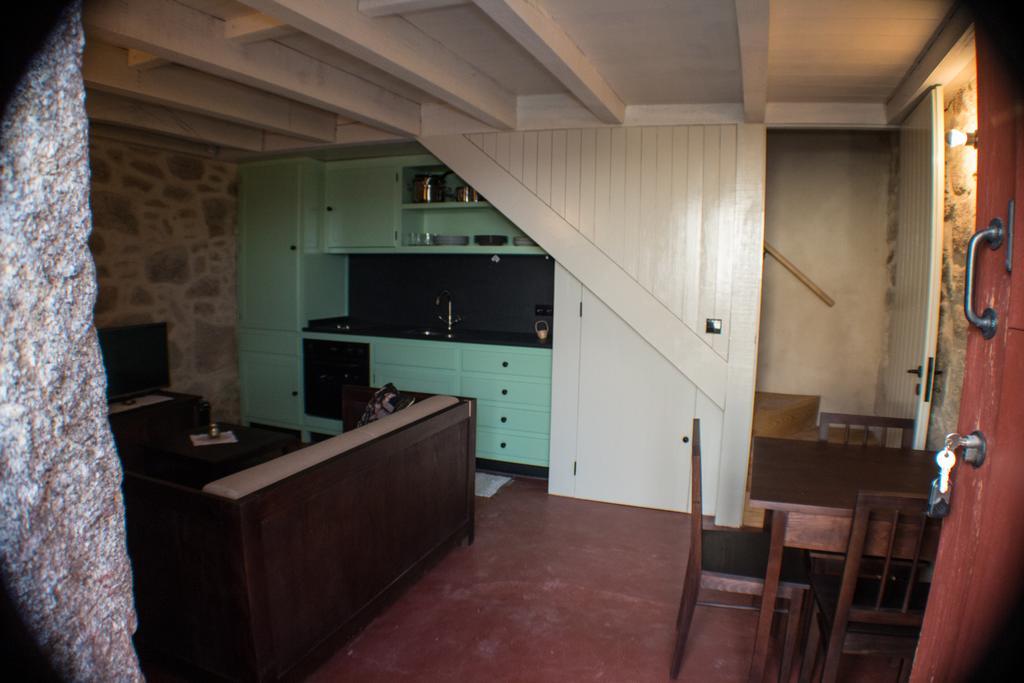Casas Dos Avos Guest House Вале де Камбра Стая снимка