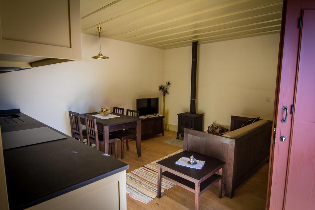 Casas Dos Avos Guest House Вале де Камбра Стая снимка