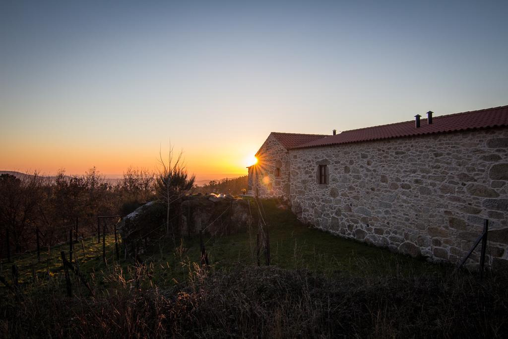 Casas Dos Avos Guest House Вале де Камбра Стая снимка