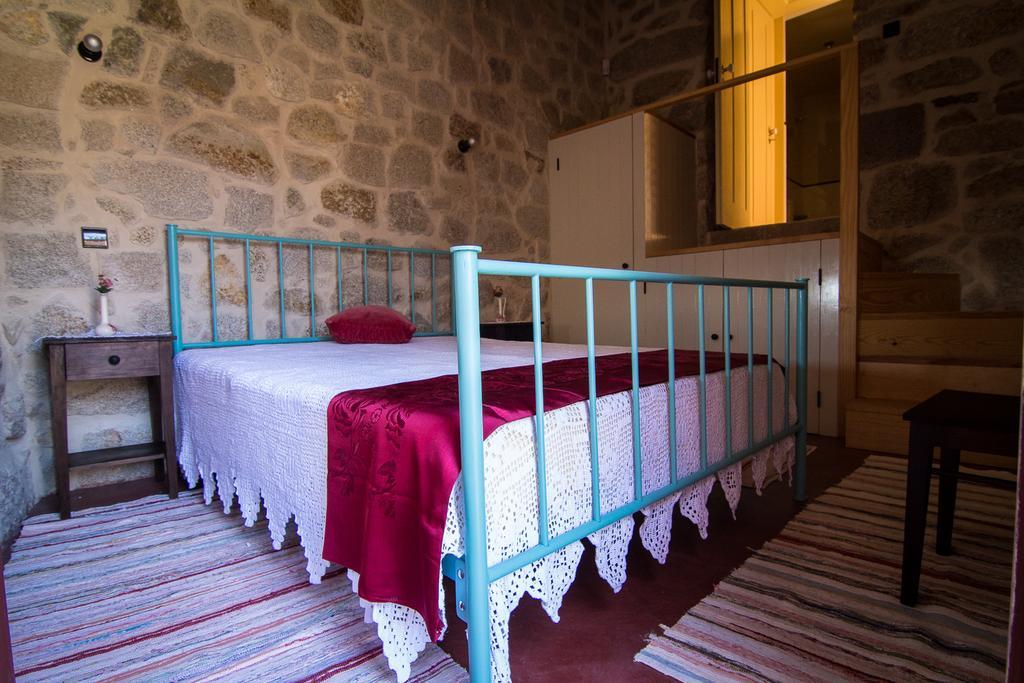 Casas Dos Avos Guest House Вале де Камбра Стая снимка