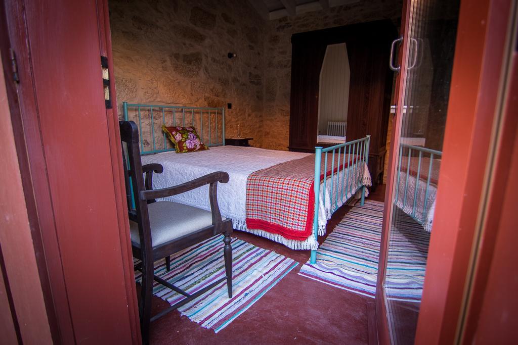 Casas Dos Avos Guest House Вале де Камбра Стая снимка