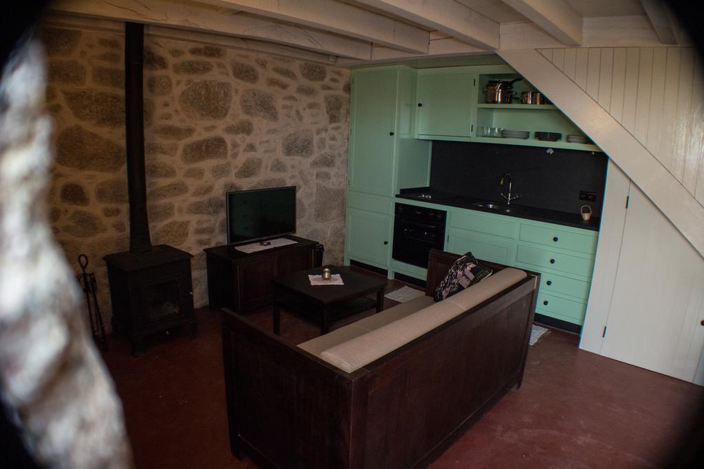 Casas Dos Avos Guest House Вале де Камбра Стая снимка