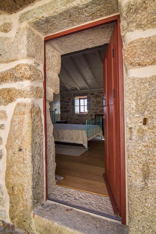 Casas Dos Avos Guest House Вале де Камбра Стая снимка