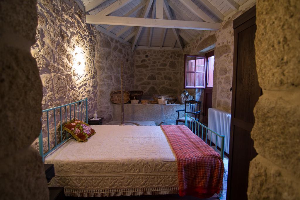 Casas Dos Avos Guest House Вале де Камбра Стая снимка