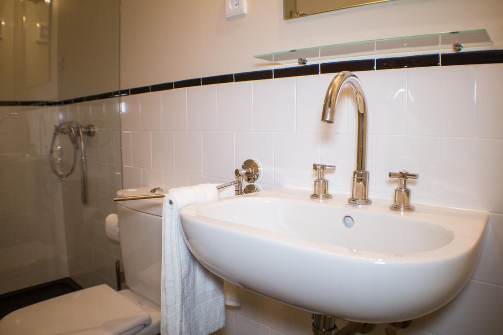 Casas Dos Avos Guest House Вале де Камбра Стая снимка